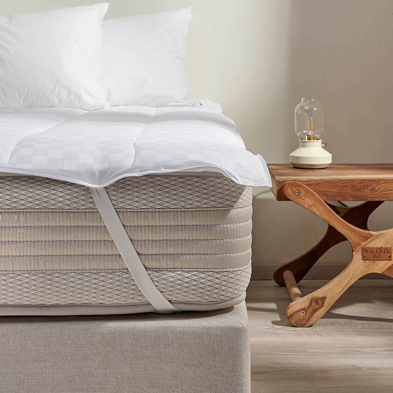 mattress protector with elastic straps